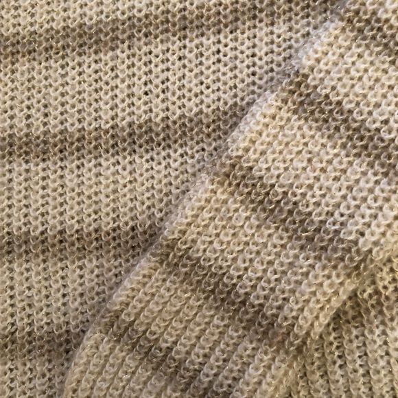 Women’s Cream / Gold Hollister Sweater Size M - Picture 4 of 6